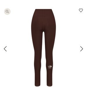 Skims x The North Face

Refina legging